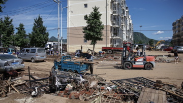 Πάνω από 30 ηλικιωμένοι έχασαν τη ζωή τους σε οίκο ευγηρίας στο Πεκίνο όταν παγιδεύτηκαν σε πλημμύρα
