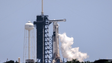 Αναβλήθηκε λόγω κακοκαιρίας η εκτόξευση του διαστημόπλοιου της SpaceX από τη Φλόριντα