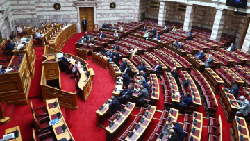 Νομοσχέδιο για κοινωνική αντιπαροχή και στήριξη τρίτεκνων εισάγεται στη Βουλή