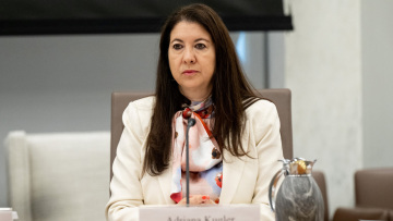 Αιφνίδια παραίτηση από την Fed: Η αποχώρηση Κούγκλερ επιτρέπει στον Τραμπ να ορίσει δικό του εκλεκτό στο ΔΣ και να διαμορφώσει πλειοψηφία υπέρ της μείωσης των επιτοκίων