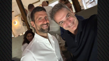 Συνάντηση του Κυριάκου Μητσοτάκη με τον Νόβακ Τζόκοβιτς στην Τήνο