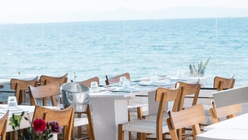 Από κοκορέτσι μέχρι ψαρόσουπα: 17 ταβέρνες στα νότια προάστια για όλα τα γούστα