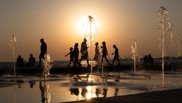 Καιρός: Άνεμοι 8 μποφόρ και θερμοκρασίες έως 41°C μέχρι την Τρίτη – Δροσίζει τον Δεκαπενταύγουστο