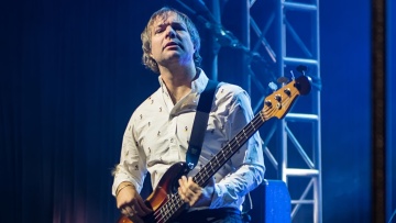 Maroon 5: Η σύζυγος του πρώην μπασίστα καταγγέλλει ότι αντάλλασσε σεξουαλικά μηνύματα με ανήλικες - Την κακοποίησε όταν το ανακάλυψε