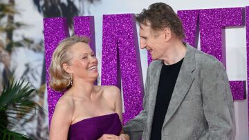 Η Πάμελα Άντερσον και ο Λίαμ Νίσον φωτογραφήθηκαν μαζί για εξώφυλλο περιοδικού - Δείτε τα στιγμιότυπα
