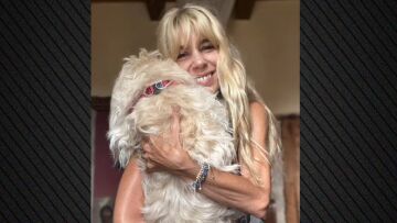 Μυρτώ Αλικάκη: Νέες φωτογραφίες της με ξανθά μαλλιά για την επιστροφή της ως «Μητσάκι» στα «Υπέροχα πλάσματα»