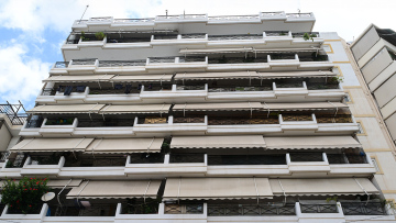 Εξελίξεις στην υπόθεση του Παλαιού Φαλήρου: Κηλίδες αίματος της 3χρονης εντοπίστηκαν στο διαμέρισμα στα Πατήσια