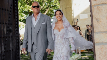 Η Ελπίδα Ιακωβίδου δημοσίευσε φωτογραφίες από τον γάμο της με τον Τζώνη Καλημέρη