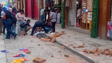 Βίντεο: Σεισμός 5,9 Ρίχτερ στο Μεξικό - Τουλάχιστον ένας τραυματίας από συντρίμμια κτιρίου
