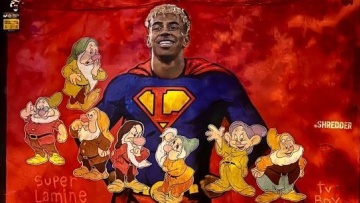 Βανδάλισαν την τοιχογραφία του Λαμίν Γιαμάλ στη Βαρκελώνη - Πρόσθεσαν τους επτά νάνους
