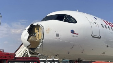 Airbus συγκρούστηκε με πουλί λίγο μετά την απογείωση από Μαδρίτη: Καταστράφηκε η «μύτη» του, δείτε βίντεο και φωτογραφίες