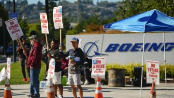 Απεργία σε εργοστάσια παραγωγής μαχητικών αεροσκαφών της Boeing σε Μιζούρι και Ιλινόι  