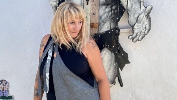 Από την Αθήνα στη Σίφνο: Το εργαστήρι χειροποίητων κοσμημάτων της Jo που ξεχωρίζει στο «Στενό της Απολλωνίας»