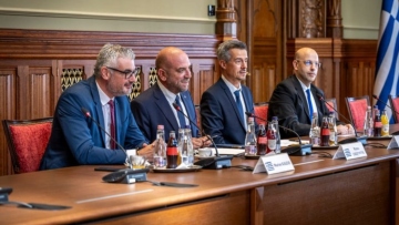 Υπεγράφη το μνημόνιο συνεργασίας Ελλάδας και Ουγγαρίας για το Άσυλο - Παροχή τεχνογνωσίας στη Βουδαπέστη για την παράνομη μετανάστευση