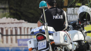 Χαλκιδική: Μπούκαραν με όπλα σε κοσμηματοπωλείο και «σήκωσαν» χρυσαφικά και ρολόγια