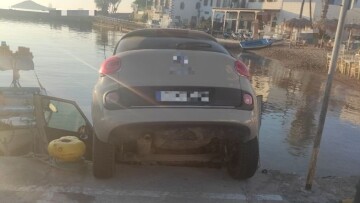 ΙΧ έπεσε στη θάλασσα στην Πάτμο - Σώες δύο Ιταλίδες