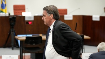 Το Ανώτατο Δικαστήριο της Βραζιλίας διέταξε την κατ’ οίκον κράτηση του Μπολσονάρου 