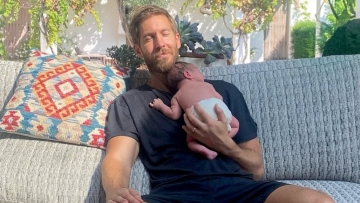 Ο Κάλβιν Χάρις ανακοίνωσε τη γέννηση του γιου του - Αντιδράσεις για τις φωτογραφίες που ανέβασε με τον πλακούντα