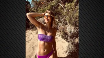 Η Εριέττα Μανούρη φωτογραφίζεται με μοβ μπικίνι στην παραλία