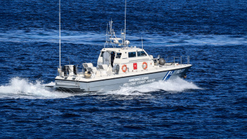 Σκάφος με 11 επιβαίνοντες προσάραξε σε βραχώδη ακτή στην Καστροσυκιά Πρέβεζας