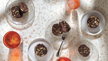 Μωσαϊκό με φιστίκια Αιγίνης και βύσσινο