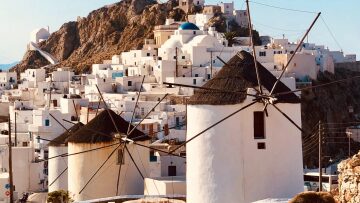 Τα δύο πρόσωπα της Σερίφου: Μια Χώρα με ανεπιτήδευτη ομορφιά και ζωντανό βιομηχανικό παρελθόν
