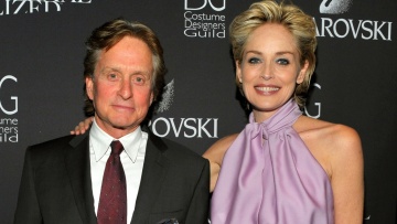 Η Σάρον Στόουν αποκάλυψε τον άγριο τσακωμό με τον Μάικλ Ντάγκλας στο Φεστιβάλ των Καννών - Τι απαντά ο ηθοποιός