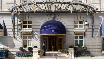 The Ritz London: Η ιστορία, η εμπειρία και η σφραγίδα του Καρόλου
