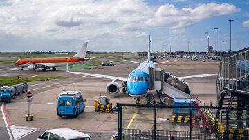 Αναστάτωση στο αεροδρόμιο του Μπέρμιγχαμ: Έκλεισε ο διάδρομος προσγείωσης λόγω αναγκαστικής προσγείωσης αεροσκάφους