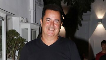 Ατζούν Ιλίτζαλι: Συνεχίζει τις διακοπές του στα ελληνικά νησιά - Η φωτογραφία με το σκάφος του