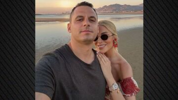 Κατερίνα Καινούργιου - Παναγιώτης Κουτσουμπής: Οι νέες φωτογραφίες από την Πάρο - «Μόνο εσύ», του γράφει