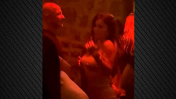 Τζεφ Μπέζος: Ο άβολος χορός του και ο ξέφρενος ρυθμός της Λόρεν Σάντσεζ σε κλαμπ στην Ίμπιζα