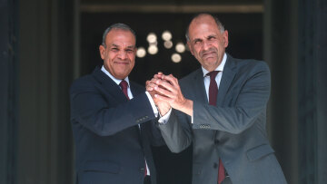 Σε τροχιά συμφωνίας Ελλάδα-Αίγυπτος για τη Μονή Σινά: Τα μηνύματα στη Λιβύη και ο συντονισμός στο μεταναστευτικό