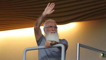 Η Τούμπα αποθέωσε τον Σαββίδη στην επιστροφή του μετά από 6,5 χρόνια - Δείτε βίντεο