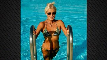 Μαρίνα Σταυράκη: Η Μύκονος μου θυμίζει πώς είναι να ζεις χωρίς σκέψεις, γράφει από το νησί των Κυκλάδων