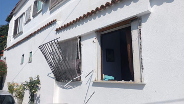 Έκρηξη φιάλης υγραερίου σε ενοικιαζόμενα δωμάτια στην Ασπροβάλτα - Πέντε τραυματίες, ο ένας σοβαρά