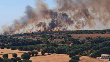 Φωτιά τώρα στην Κεφαλονιά, ενισχύθηκαν οι δυνάμεις με 10 εναέρια  - Εκκενώνονται τρία χωριά κοντά στο Αργοστόλι, ήχησε το 112
