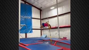 Η Κατερίνα Στεφανίδη αυτοτρολάρεται με το πρώτο άλμα στο επί κοντώ μετά τη γέννα του παιδιού της - «Θα σας δω στο Τόκιο;»