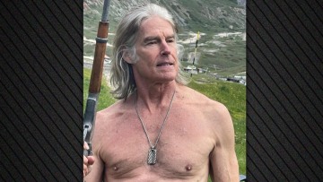 Ρον Μος για τα λευκά μαλλιά του: Από τότε που τα άφησα έτσι, τα έχω αγαπήσει