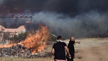 Φωτιά στην Ανατολική Αττική: «Εντοπίστηκε γκαζάκι στον Άγιο Νικόλαο», καταγγέλλει ο αντιδήμαρχος Σαρωνικού