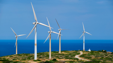 Ενέργεια: Ηλιος και θυελλώδεις άνεμοι έριξαν την τιμή του ρεύματος κάτω από το μηδέν το Σαββατοκύριακο