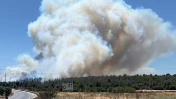 Νέες εστίες φωτιάς στο Τσανάκαλε - Έκλεισε το αεροδρόμιο, διακόπηκε μερικώς η κυκλοφορία στα Στενά