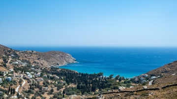 5 καταπράσινες εξορμήσεις με βάση τη Χώρα της Άνδρου
