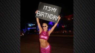 Η Ιωάννα Τούνη γιόρτασε σε καμπαρέ στην Ίμπιζα τα 32α γενέθλιά της - Δείτε βίντεο και φωτογραφίες