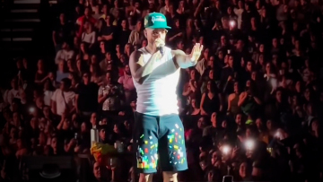 O Maluma διέκοψε συναυλία για μητέρα που είχε μαζί της παιδί 1 έτους χωρίς προστασία στα αυτιά - «Νομίζεις ότι είναι καλή ιδέα αυτό;»
