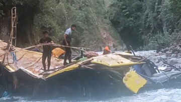 Τουλάχιστον 13 νεκροί σε δύο τροχαία με λεωφορεία στο Περού
