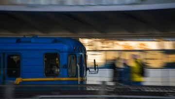 Αδιανόητο περιστατικό στην Αυστρία: Άντρας κρεμάστηκε έξω από τρένο που βρισκόταν εν κινήσει για να καπνίσει