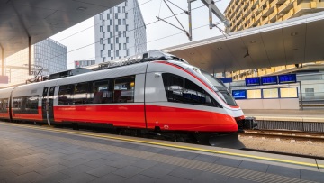 Αυστρία: Άνδρας επέζησε γαντζωμένος σε τρένο υψηλής ταχύτητας