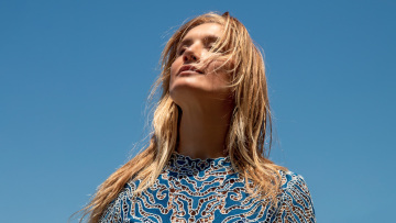 Peru Kavalieri: Μια μοντέρνα μούσα στη διεθνή showbiz