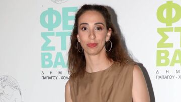 Η Έλενα Χαραλαμπούδη περιέγραψε ένα περιστατικό με θαυμάστριά της: Μπήκε από το παράθυρο του αυτοκινήτου και φώναζε «σ’ αγαπώ»